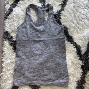 Lululemon Swiftly Tech tank size 6
